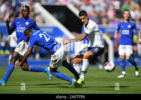 21 septembre 2019, King Power Stadium, Leicester, Angleterre ; football Premier League, Tottenham Hotspur vs Leicester City : Erik Lamela (11) de Tottenham Hotspur batailles avec Ricardo Pereira (21) de Leicester City Crédit : Jon Hobley/News Images images Ligue de football anglais sont soumis à licence DataCo Banque D'Images