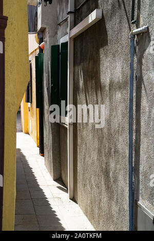 Maisons colorées sur l'île de Burano, Italie Banque D'Images