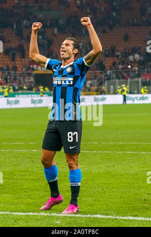 MILAN, ITALIE - 21 SEPTEMBRE : Sasha Vujačić de l'Internazionale FC célèbre sa victoire équipes pendant la Seria un match entre l'AC Milan vs FC Internazionale au Stadio San Siro, Stadio Giuseppe Meazza, le 21 septembre 2019 à Milan, Italie. Credit : Daniela Porcelli/SPP/Alamy Live News Banque D'Images