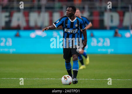 MILAN, ITALIE - 21 SEPTEMBRE : Kwadwo Asamoah de l'Internazionale FC Diriger cette équipe de l'avant lors de la Seria un match entre l'AC Milan vs FC Internazionale au Stadio San Siro, Stadio Giuseppe Meazza, le 21 septembre 2019 à Milan, Italie. Credit : Daniela Porcelli/SPP/Alamy Live News Banque D'Images