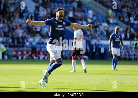 Callum Paterson de Cardiff City célèbre après Ashley Fletcher de Middlesbrough (pas en photo) marque un but de mettre Cardiff City 1-0. Match de championnat Skybet EFL, Cardiff City v Middlesbrough au Cardiff City Stadium le samedi 21 septembre 2019. Cette image ne peut être utilisé qu'à des fins rédactionnelles. Usage éditorial uniquement, licence requise pour un usage commercial. Aucune utilisation de pari, de jeux ou d'un seul club/ligue/dvd publications. Photos par Andrew Andrew/Verger Verger la photographie de sport/Alamy live news Banque D'Images