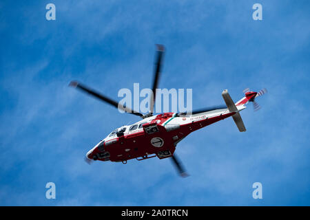 Hélicoptère de garde-côtes italiens sur la place Saint Marc, Venise, Italie. AgustaWestland AW139 11-03 Banque D'Images