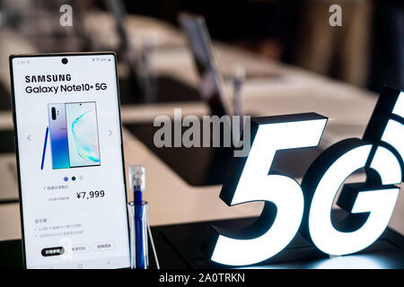 Shanghai, Shanghai, Chine. Sep 20, 2019. Samsung Galaxy Note 10 5G Samsung smartphones présentés lors d'un magasin à Shanghai. Crédit : Alex Tai SOPA/Images/ZUMA/Alamy Fil Live News Banque D'Images