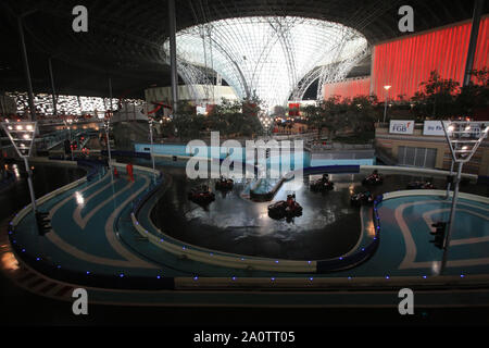 Club d'aventure Khalil. Le Ferrari World. Parc à thème. 2010. Abou Dhabi. No. Banque D'Images