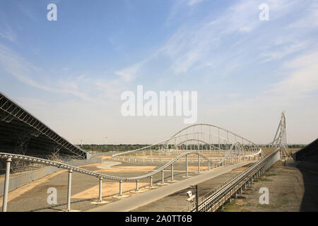 Zone de lancement. Le grand huit. Formule 'Rossa'. Montagnes russes lancées. Le Ferrari World. Parc à thème. 2010. Ile de Yas. Abou Dhabi. Banque D'Images