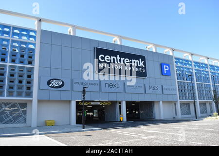 C'est le centre:mk parking du centre de Milton Keynes centre.:mk célèbre son 40e anniversaire en septembre 2019. Banque D'Images