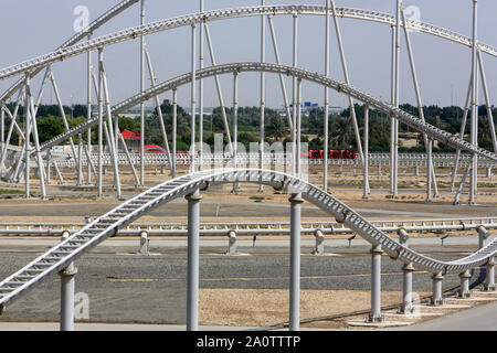 Zone de lancement. Le grand huit. Formule 'Rossa'. Montagnes russes lancées. Le Ferrari World. Parc à thème. 2010. Ile de Yas. Abou Dhabi. Banque D'Images