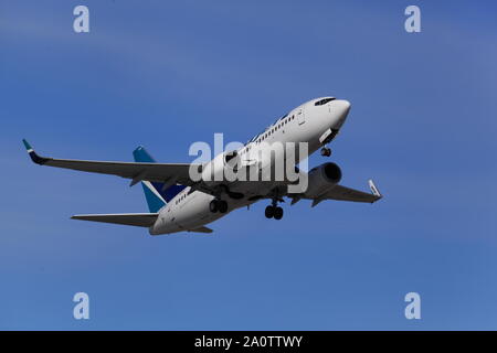 Boeing 737-700 C-GUWJ WestJet Airlines décolle de l'Aéroport International d'Ottawa, Ottawa, le 29 avril, 2016 Banque D'Images