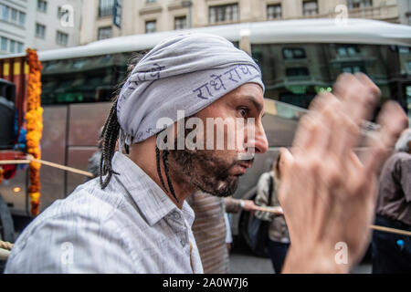 Madrid, Espagne. Sep 21, 2019. Hare Krisna de célébrations dans les rues du centre de Madrid dans l'avenue Gran Vía. (Photo par Alberto Sibaja/Pacific Press) Credit : Pacific Press Agency/Alamy Live News Banque D'Images