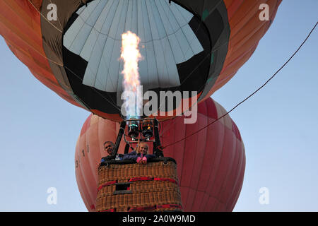 Radesin, République tchèque. Sep 21, 2019. L'usine de ballons Kubicek ballons présente, réalisés dans les années 1980 dans l'ancienne Tchécoslovaquie.Kubicek Balloons a été fondé en 1991 par Ales Kubicek, le concepteur de la première République tchèque moderne ballon à air chaud, réalisé en 1983 en club Aviatik à Brno. Avant de fonder sa propre société Ales Kubicek fait plusieurs ballons sous les ailes de l'entreprise Aerotechnik Kunovice. Tout de suite après la Révolution de velours, avec beaucoup d'expérience de la fabrication de ballons, il a commencé sa propre entreprise de fabrication plus légers que l'air.Kubicek Balloons Banque D'Images