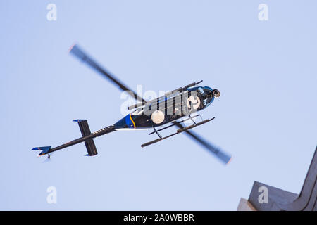 Sep 20, 2019 San Francisco / CA / USA - Sky FOX 2 News hélicoptère planant haut dans le ciel Banque D'Images