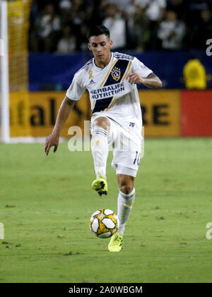 Los Angeles, Californie, USA. Sep 21, 2019. LA Galaxie de l'avant Cristian Pavon (10) contrôle le ballon au cours de la 2019 Major League Soccer (MLS) Concordance entre la galaxie et l'Impact de Montréal dans la région de Carson, en Californie, le 21 septembre 2019. Ringo : crédit Chiu/ZUMA/Alamy Fil Live News Banque D'Images