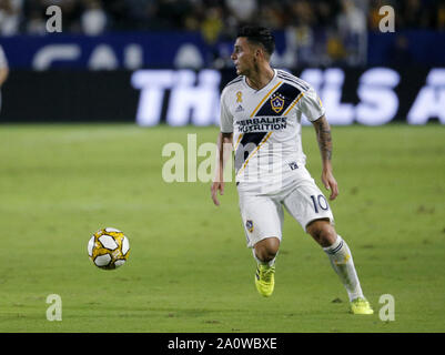 Los Angeles, Californie, USA. Sep 21, 2019. LA Galaxie de l'avant Cristian Pavon (10) contrôle le ballon au cours de la 2019 Major League Soccer (MLS) Concordance entre la galaxie et l'Impact de Montréal dans la région de Carson, en Californie, le 21 septembre 2019. Ringo : crédit Chiu/ZUMA/Alamy Fil Live News Banque D'Images