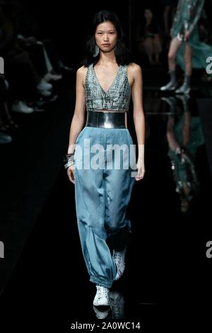 Milan, Italie. 19 Sep, 2019. EMPORIO ARMANI SS20 piste pendant la Fashion Week de Milan - Milan, Italie 19/09/2019 Credit : dpa/Alamy Live News Banque D'Images
