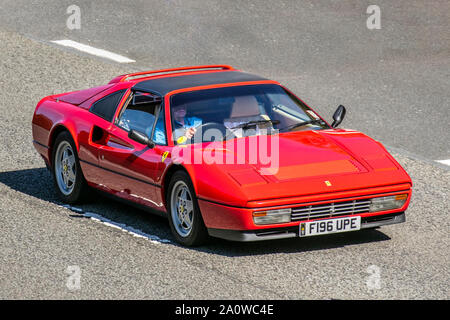 1988 80s rouge Ferrari 328 GTS UK car RHD; UK Vehicular traffic, transport, moderne, berline voitures,En direction du sud sur l'autoroute M6 à 3 voies. Banque D'Images