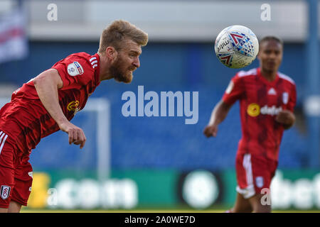 21 SEPTEMBRE 2019 , à Hillsborough, Sheffield, Angleterre ; Sky Bet Championship, Sheffield mercredi contre Fulham : Credit : Dean Williams/Images d'actualité, de Tim Ream (13) Fulham chefs ball. La Ligue de Football anglaise images sont soumis à licence DataCo Banque D'Images