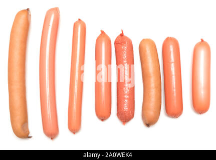 Saucisses différentes isolé sur fond blanc Banque D'Images