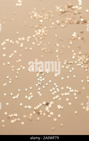 Résumé Contexte festif. Golden stars décoratives. Focus sélectif. Banque D'Images