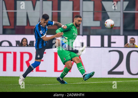 Salutations distinguées Gianluigi (Milan) Lautaro Martinez (Inter) au cours de l'Italien 'Serie' une correspondance entre Milan Inter 0-2 à Giuseppe Meazza, le 21 septembre 2019 à Milan, Italie. Credit : Maurizio Borsari/AFLO/Alamy Live News Banque D'Images