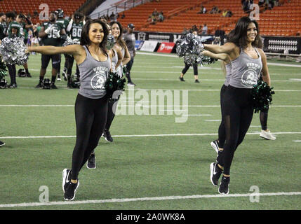 21 septembre 2019 - Hawaii Rainbow Warriors anciens danseurs pendant le jeu entre l'Hawaii Rainbow Warriors et le Central Arkansas porte à l'Aloha Stadium d'Honolulu, HI - Michael Sullivan/CSM Banque D'Images