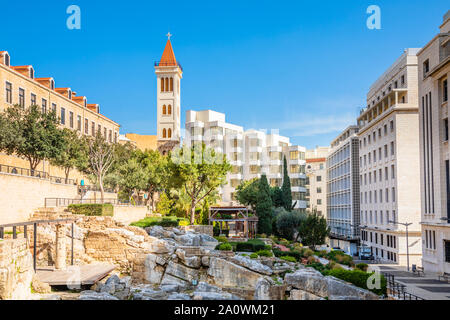 Bains romains les ruines anciennes, modernes et de bâtiments du site Saint Louis Cathédrale des pères capucins église catholique latine dans le centre-ville de Beyrouth, Leb Banque D'Images