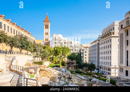 Bains romains les ruines anciennes, modernes et de bâtiments du site Saint Louis Cathédrale des pères capucins église catholique latine dans le centre-ville de Beyrouth, Leb Banque D'Images