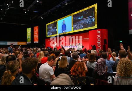 Brighton UK 22 Septembre 2019 - Angela Raynor MP l'ombre Secrétaire d'Etat à l'éducation s'adressant aujourd'hui à la conférence du parti travailliste qui a lieu au centre de Brighton cette année. Crédit photo : Simon Dack / Alamy Live News Banque D'Images