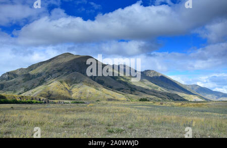 Beau paysage avec des montagnes sur la zone gare Molesworth en Nouvelle-Zélande, île du Sud. Banque D'Images