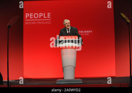 Brighton, Sussex, UK. 22 septembre 2019, Mark Drakeford, leader du parti travailliste gallois offre son discours aux délégués, au cours de la deuxième journée de la conférence annuelle du Parti travailliste du Brighton Centre. Credit : Crédit : Kevin Hayes/Alamy Live News Banque D'Images