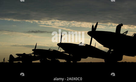 Hawker Hurricane sur la piste pendant la bataille d'Angleterre de Duxford Air Show à l'Imperial War Museum de Duxford, Cambridgeshire. Banque D'Images