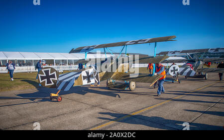 WW1 Fokker DR1 triplan de mis sur le volant pour l'affichage à l'IWM Duxford 2019 Spectacle aérien de la bataille d'Angleterre, Cambridgeshire, Angleterre, RU Banque D'Images