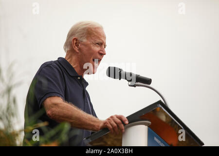 Des Moines, États-Unis. Sep 21, 2019. Candidat à l'investiture démocrate pour le président des États-Unis Joe Biden parle au cours de la Comté de Polk Steak frite à l'eau Travaux publics Park à Des Moines, Iowa.L'événement a attiré 17 candidats à l'investiture démocrate pour la présidence des États-Unis. Le Caucase de l'Iowa sont Lundi 3 février 2020, et bien que pas un des principaux vous permettront de limiter le domaine de candidats à la présidence avant la première élection primaire dans l'état du New Hampshire. Credit : SOPA/Alamy Images Limited Live News Banque D'Images