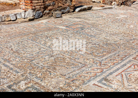 Mosaïque sur la rue du site archéologique romain d'Ephèse en Turquie. Banque D'Images