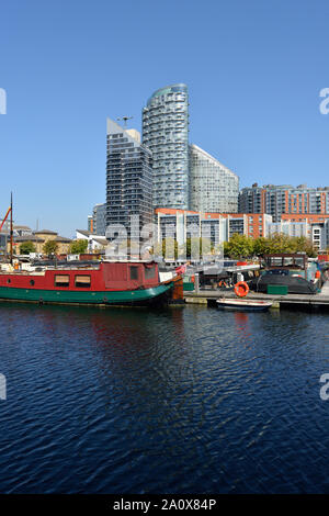 Marina de peuplier, Boardwalk Place, Docklands, East London, Royaume-Uni Banque D'Images