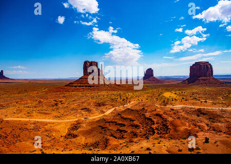 Der indianische Park Monument Valley dans l'Utah. Kulisse für mit Dreharbeiten John Wayne, Peter Fonda und dem Marlboro-Mann. Das Wahrzeichen bekannteste Banque D'Images