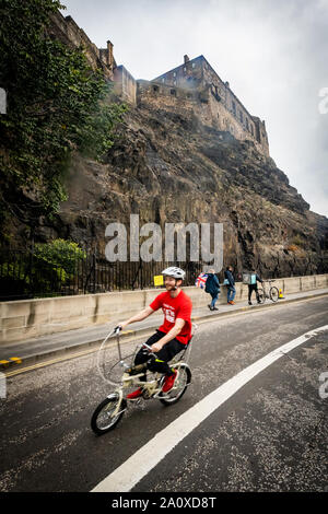 Edimbourg, Ecosse. Dimanche 22 septembre 2019. Les participants à la britannique HSBC Let's Ride event à Édimbourg, en Écosse. Riders apprécié un circuit routier fermé 4.5km de la ville historique avec un festival de rue mis en place dans les prés parc public avec musique, nourriture et boissons, démonstrations et activités. Banque D'Images