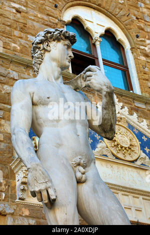 Copie de la Statue de David de Michel-Ange dans la Piazza della Signoria, Florence, Italie Banque D'Images