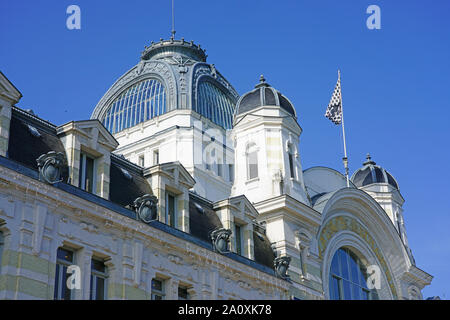 EVIAN-LES-BAINS, FRANCE - 23 JUIN 2019- Vue sur le monument Palais palais Lumiere, maintenant un lieu de conférence, sur le front de lac de Genève ci-après l'A Banque D'Images