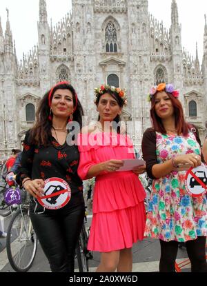 MILAN FANTAISIE FEMME VÉLO LOCATION EXPOSITION FAITE PAR DES FEMMES POUR DES FEMMES POUR CÉLÉBRER SON DROIT D'UTILISER LES RUES DE LA LIBERTÉ ET DE L'INDÉPENDANCE DE L'APRÈS-MIDI CORRESPOND À 1630 DE LA PIAZZA DUOMO (SALMOIRAGO FOTOGRAMMA/Fotogramma, MILAN - 2019-09-22) p.s. la foto e' utilizzabile nel rispetto del contesto dans cui e' stata scattata, e senza intento del diffamatorio decoro delle persone rappresentate Banque D'Images