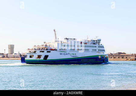 Wightlink de Wight 'Victoria' car-ferry de la voile dans le port de Portsmouth, Royaume-Uni Banque D'Images