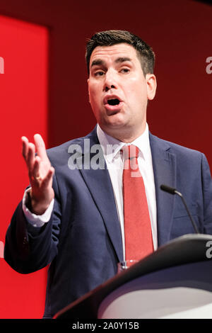 Brighton, UK. 22 septembre 2019. Richard Burgon, Shadow Secrétaire d'Etat à la justice et l'ombre Lord Chancelier traite de la Conférence d'automne du parti travailliste. . Credit : Julie Edwards/Alamy Live News Banque D'Images