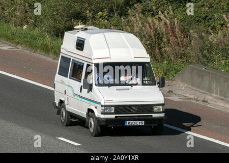 10 Fiat Ducato camping-car Diesel, classique, spécialiste de l'avenir collection classic cars sur la M6 à Lancaster, UK Banque D'Images