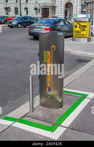 Tanke 'Wien Energie - Connecteur-share" voiture électrique point de recharge, Vienne, Autriche. Banque D'Images