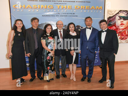 Los Angeles, Californie, USA. 20 Septembre, 2019. Lisa Li Ning, Zhou, No.296 Zhou, Harrison Engle, Susan Shu Wang, Youngmei Zhou, Jeff Wang, et Johnny Rock assister à la 'Chasing the Dream' Film Conférence de presse à la salle de projection Wilshire à Beverly Hills, Californie le 20 septembre 2019. Le documentaire adulte sept personnes en provenance de Chine qui ont construit le succès et créatif de vie pour eux-mêmes en Amérique. Leurs histoires inspirantes offrent une perspective nouvelle sur la façon dont les immigrants ont contribué à la croissance et à la prospérité des États-Unis. Banque D'Images
