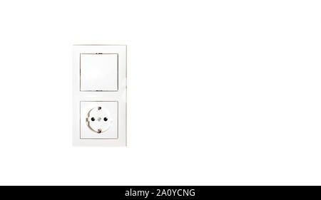 Fiche blanche avec câble dans les hommes de main, prêt à se connecter. Concept de l'énergie. Banque D'Images