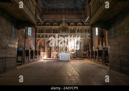 Intérieur de l'église catholique grecque de 1801 de Ropki en musée en plein air, Pologne. Banque D'Images