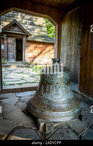 À partir de 1925 de Bell dans Balnica Eglise grecque-catholique de 1801 de Ropki en musée en plein air, Pologne. Banque D'Images