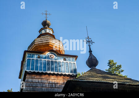 Église catholique grecque tours à partir de 1801 à partir de Ropki en musée en plein air, Pologne. Banque D'Images