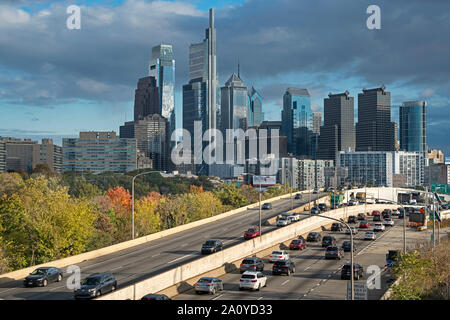 L' autoroute 76 sur le centre-ville de Philadelphie, en Pennsylvanie USA Banque D'Images