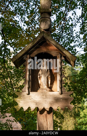 Coffret bois chapelle en musée en plein air, Pologne. Banque D'Images